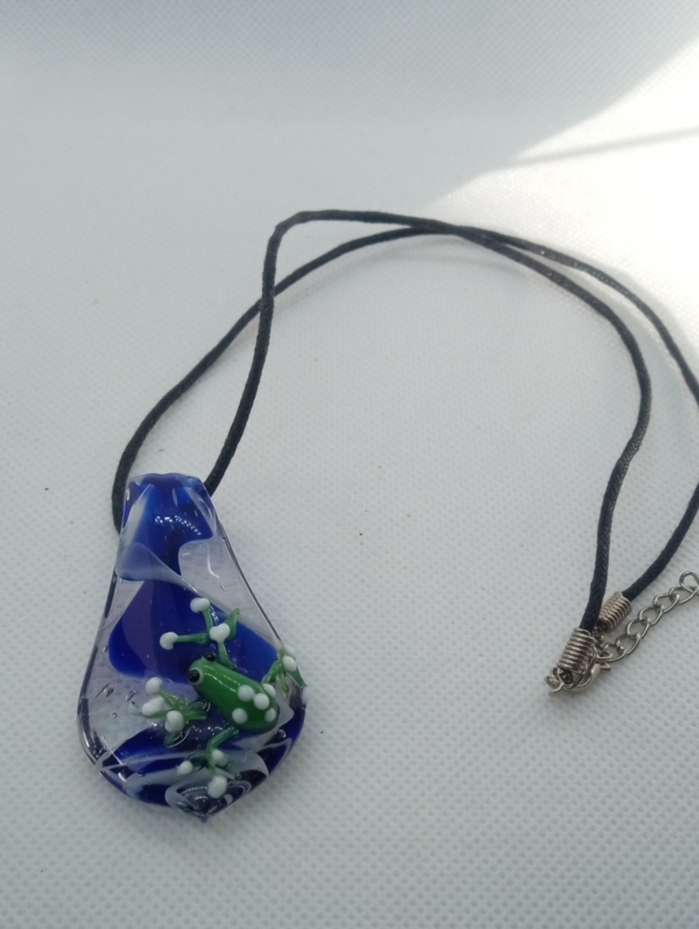 ARTISAN GLASS FROG ON A RAINDROP - Picture 7 of 10